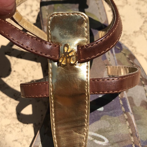 Adorable Sam Edelman gold camo thong sandals - Picture 3 of 5